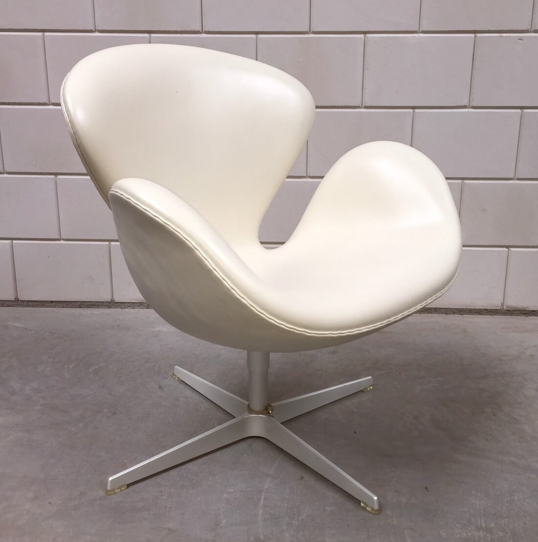 The White Swan a limited 50th anniversary edition 9.075 Furn 14